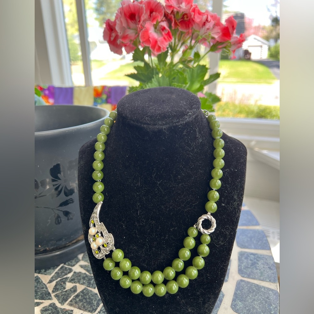 Vintage spinach green acrylic beads with silver-tone leaf with rhinestones.